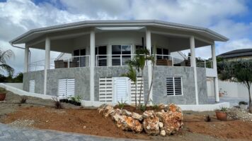 Luxe villa op Bonaire met Flagstone wandbekleding